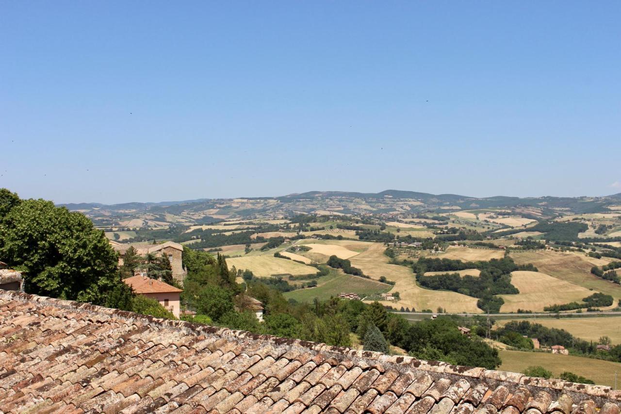 Monastero Ss. Annunziata Hotel Todi Buitenkant foto A general view of the village