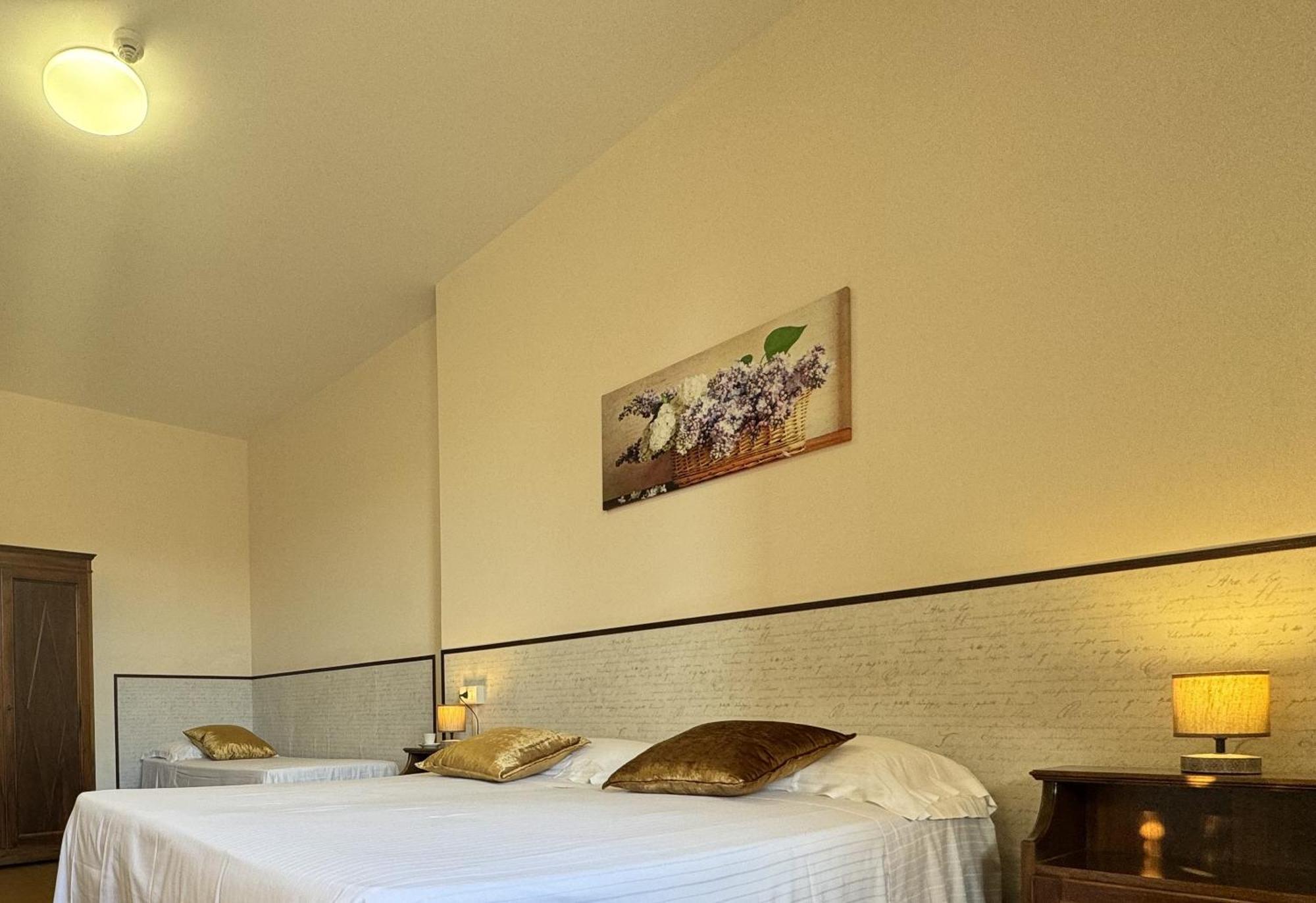 Monastero Ss. Annunziata Hotel Todi Buitenkant foto A room at the hotel