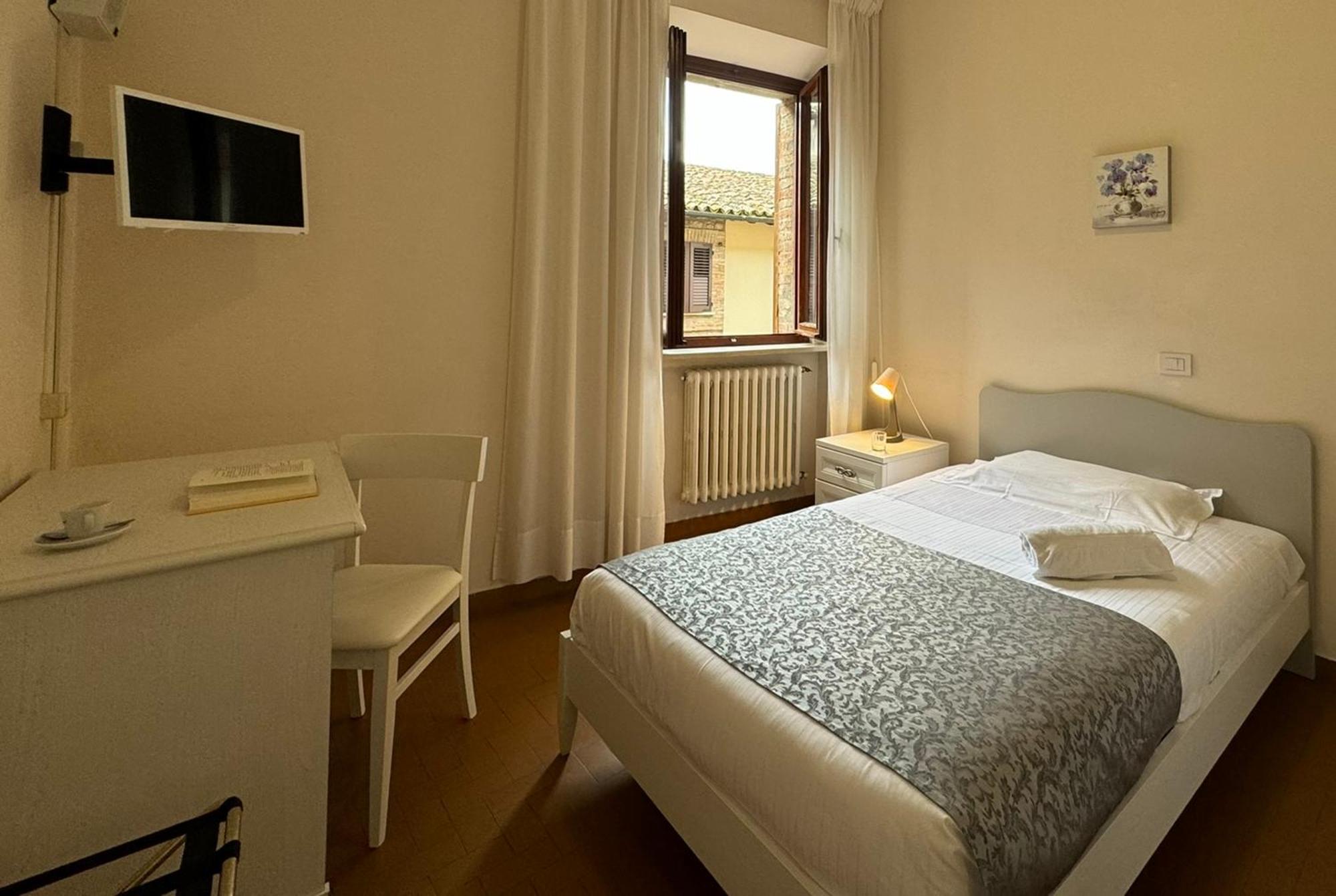 Monastero Ss. Annunziata Hotel Todi Buitenkant foto A room at the hotel