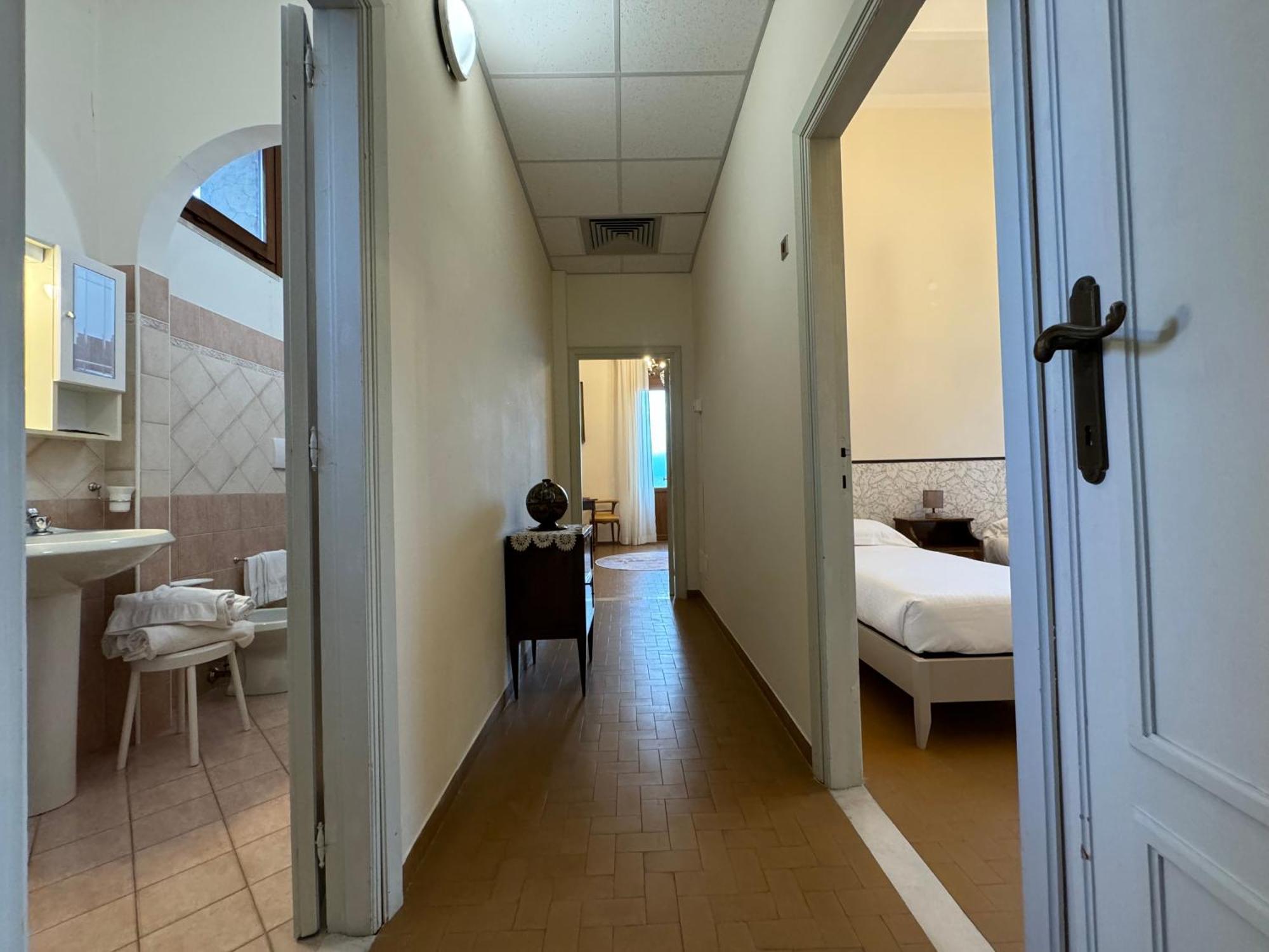 Monastero Ss. Annunziata Hotel Todi Buitenkant foto A typical room at the hotel